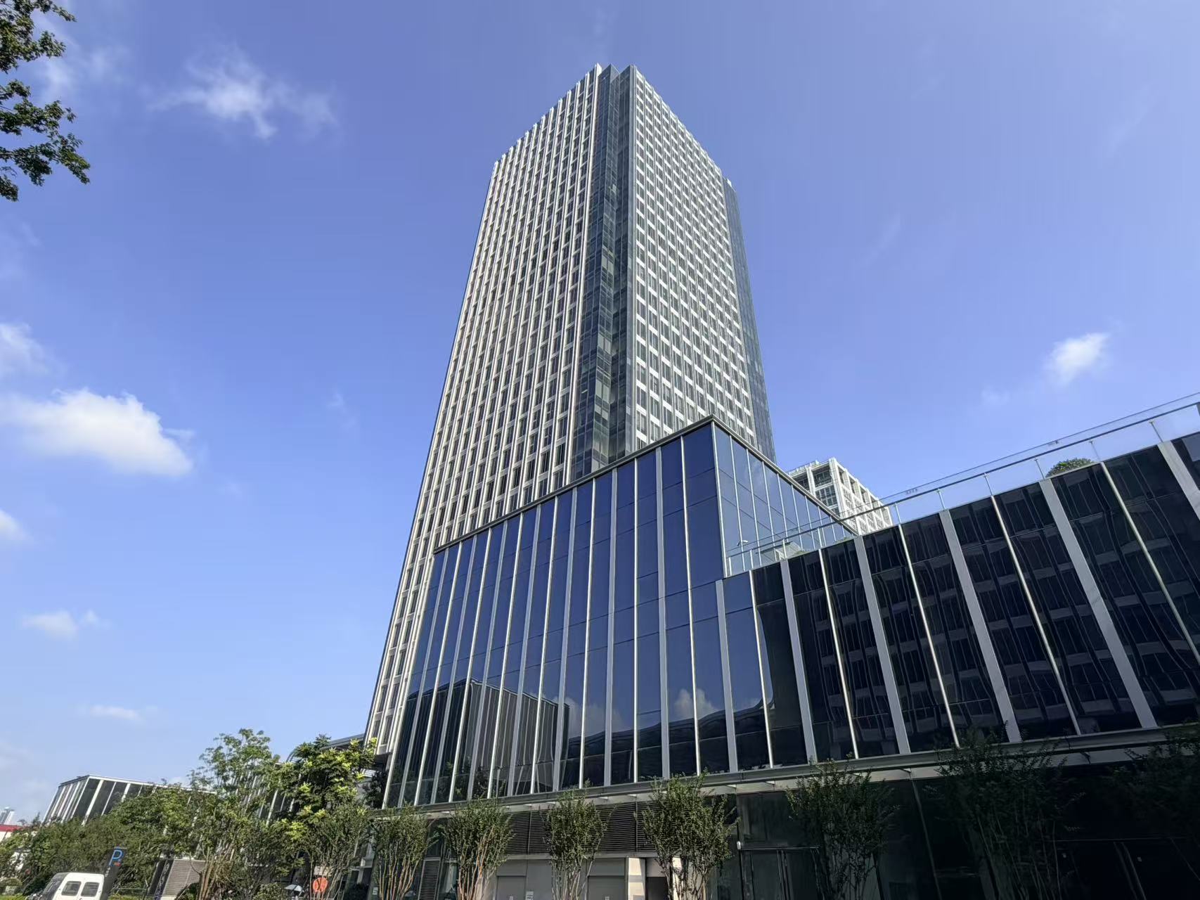 滨江城开中心外立面